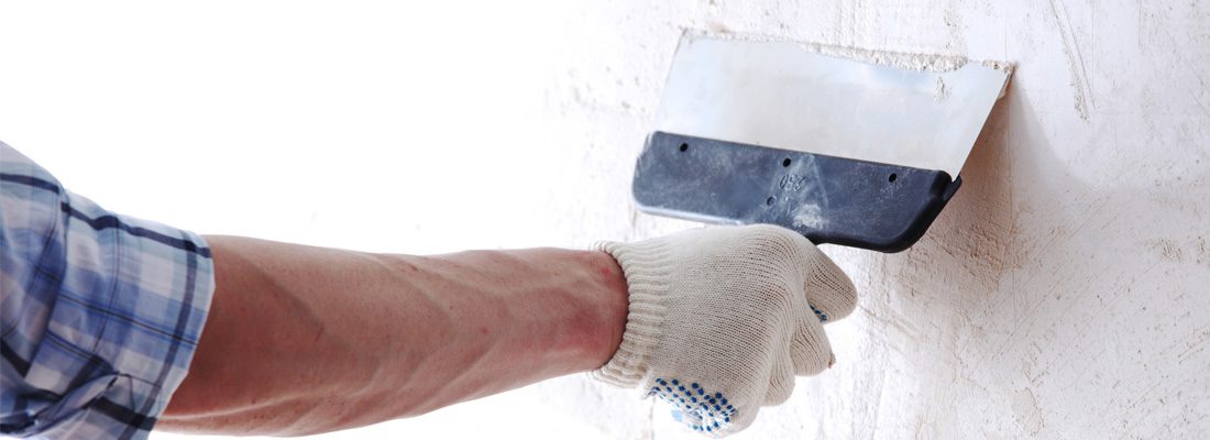 How to Spackle: Tips From the Experts | Joint Compound vs Spackle ...